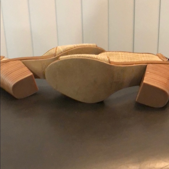 COCONUTS BURLAP W/LEATHER TRIM CHUNKY HEELS - Picture 4 of 8